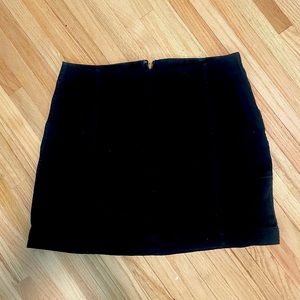 Mid-rise Black Mini Skirt